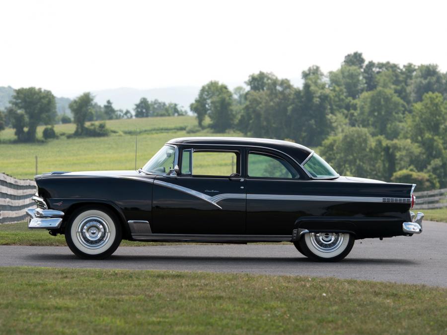  Ford Fairlane Club Sedan 1956 года  (фото 4 из 18)